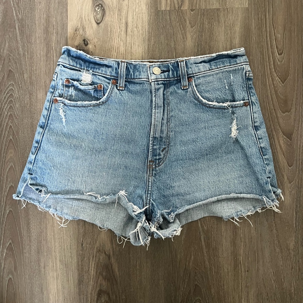 Abercrombie & Fitch The mom short high rise Light Blue Distressed Denim Cutoff